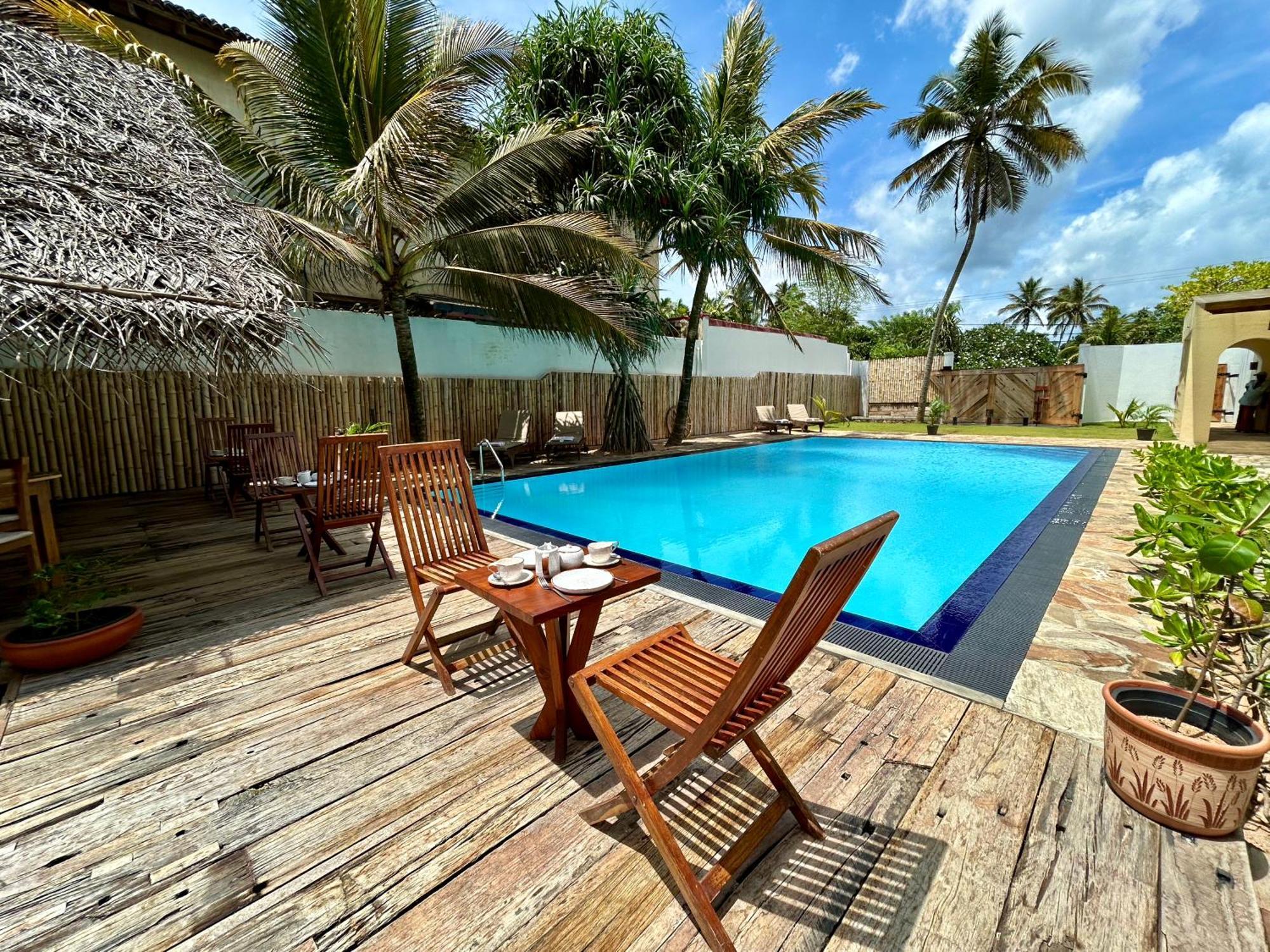 Bombay Bicycle Club Hotel *