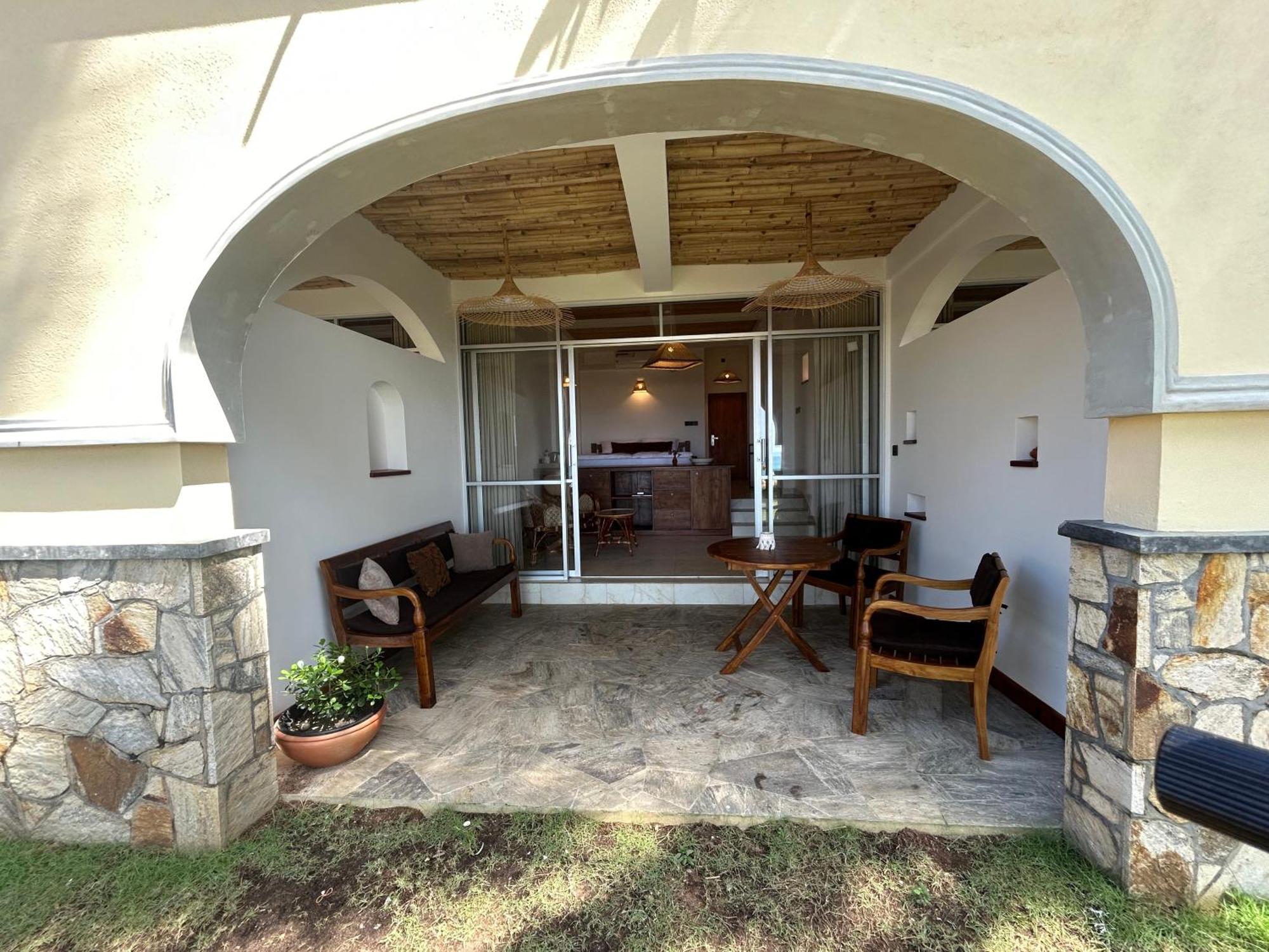 Bombay Bicycle Club Hotel *